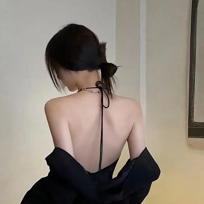 拿针的女孩